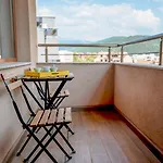 View With 2 Bedrooms And Free Garage شقة بلاغويفغراد