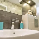 View With 2 Bedrooms And Free Garage *