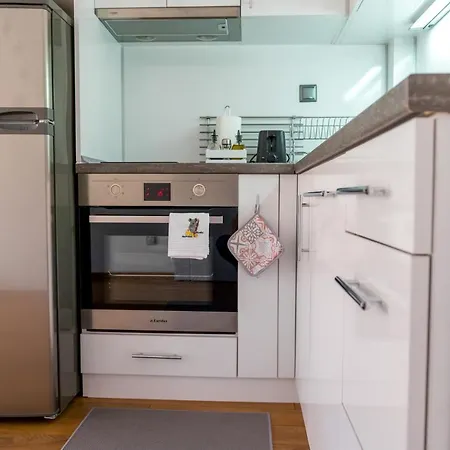View With 2 Bedrooms And Free Garage Апартамент