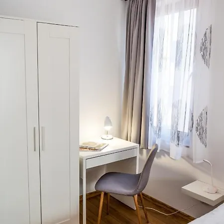 View With 2 Bedrooms And Free Garage Апартамент