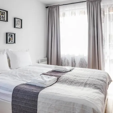 View With 2 Bedrooms And Free Garage Апартамент