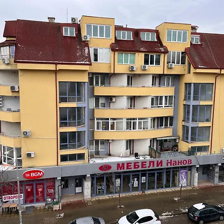 View With 2 Bedrooms And Free Garage *