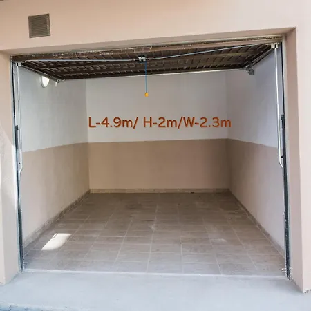 View With 2 Bedrooms And Free Garage شقة بلاغويفغراد