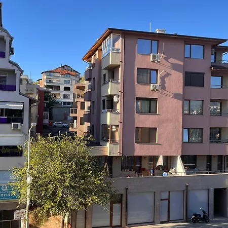 View With 2 Bedrooms And Free Garage *