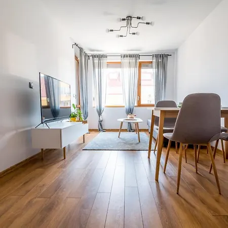 View With 2 Bedrooms And Free Garage Апартамент *