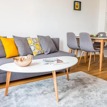 Апартамент View With 2 Bedrooms And Free Garage