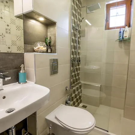 Апартамент View With 2 Bedrooms And Free Garage Благоевград